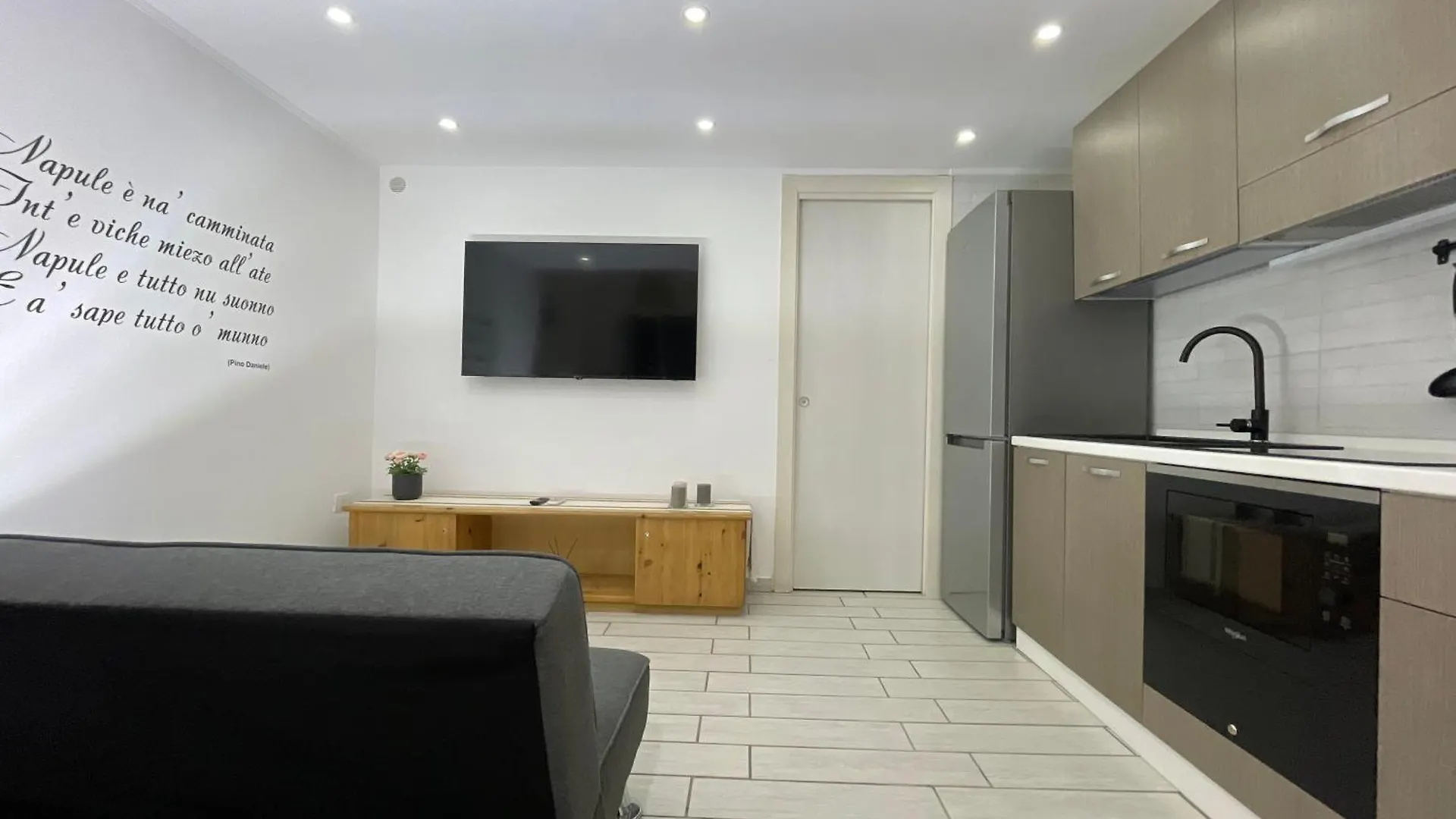 Apartment Vico Spaccanapoli 1 Italy