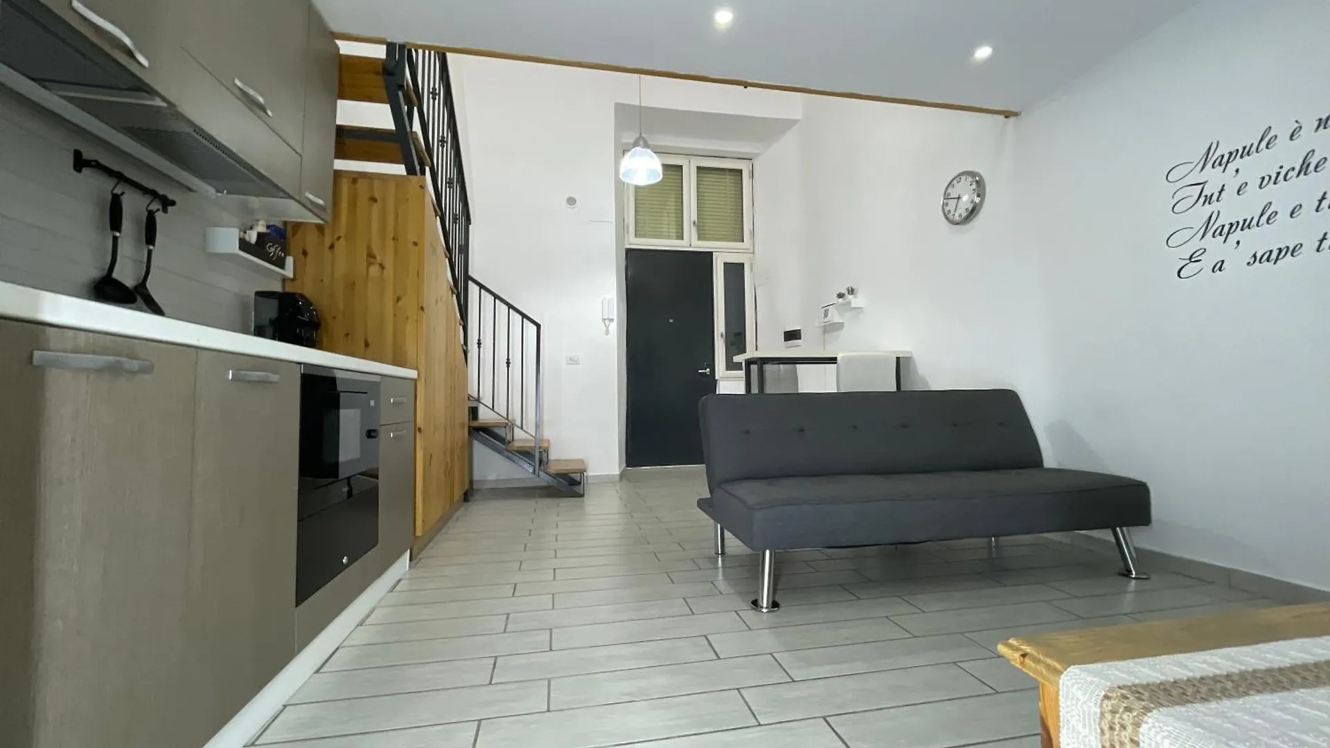 Apartment Vico Spaccanapoli 1